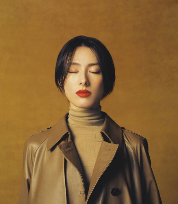 生下首富長孫，卻要做自信獨立的女人，梁洛施出發倫敦時裝周！