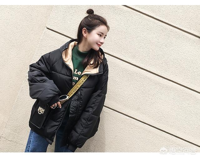 黑色短款面包服怎么搭配？