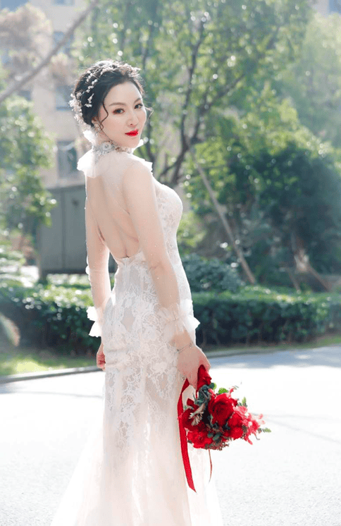 一場(chǎng)婚禮圓了幸福女神鐘幸燕二十多年的夢(mèng)