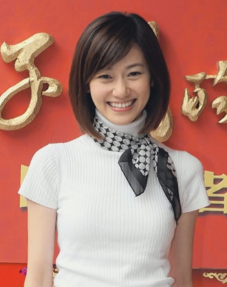 妻子們的戰(zhàn)爭(zhēng)  江宏恩(中)戲里周旋在陳仙梅和周幼婷之間