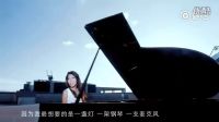 身在他鄉(xiāng)，志在遠(yuǎn)方，曲婉婷沙灘陽光下彈唱《愛的海洋》執(zhí)著堅定