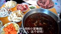 三九寒天的東北農村，一家人在熱炕頭上吃火鍋，看他們吃的我好饞