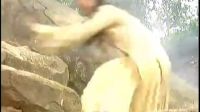 男子只晚回來(lái)一會(huì)兒，漂亮的妻子就被人糟蹋了