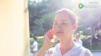 被美女倒追，他卻不屑的對著美女吐口水！