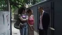 兩美女跟蹤黑社會老大孫紅雷，真是男人不壞女人不愛！