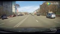 搞笑，大爺教你如何站在車外開車！別學(xué)我啊！