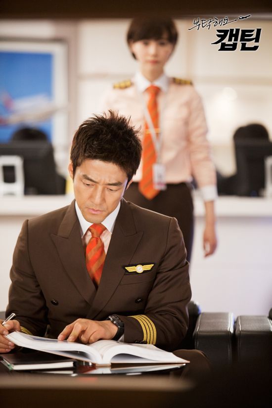 拜托了機(jī)長  帥氣機(jī)長池珍熙
