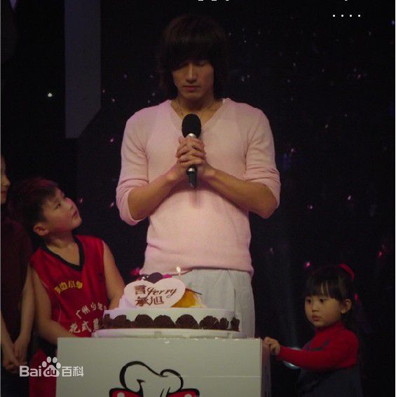 http://www.119127.cn/pics/star/pic/0a311c00dccfb95e738daf480c04abae.jpg
