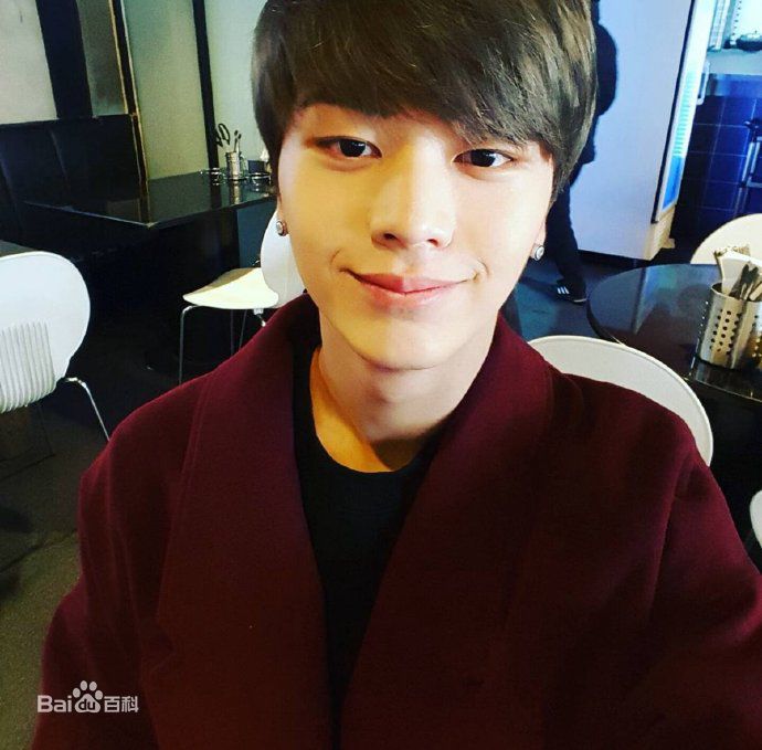 http://www.119127.cn/pics/star/pic/0a35d36baf7e3ff83eedf1713d7be1d6.jpg