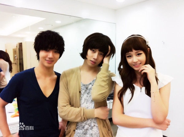 http://www.119127.cn/pics/star/pic/0e3ee40163f4caf4d9bcf1048829098d.jpg