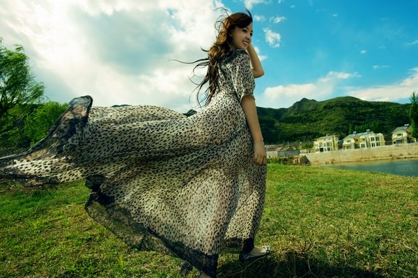 http://www.119127.cn/pics/star/pic/0ef2819d7594f0cca74d2b9d4592f0c6.jpg
