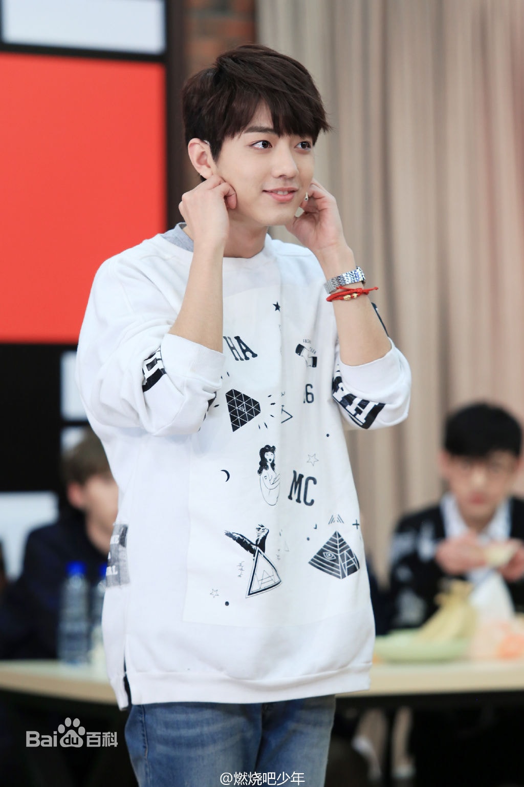 http://www.119127.cn/pics/star/pic/1838a98f2b9efd46d4bc2d1addacf410.jpg