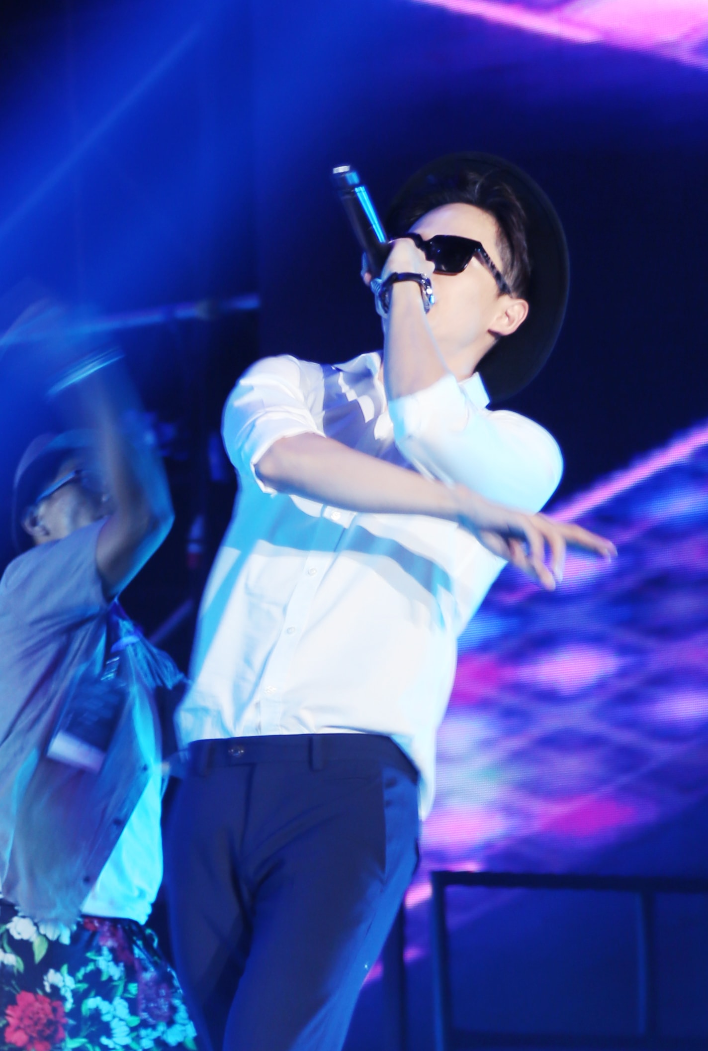 http://www.119127.cn/pics/star/pic/1865/2a13ed03632a127ee1fb41801af5.jpg