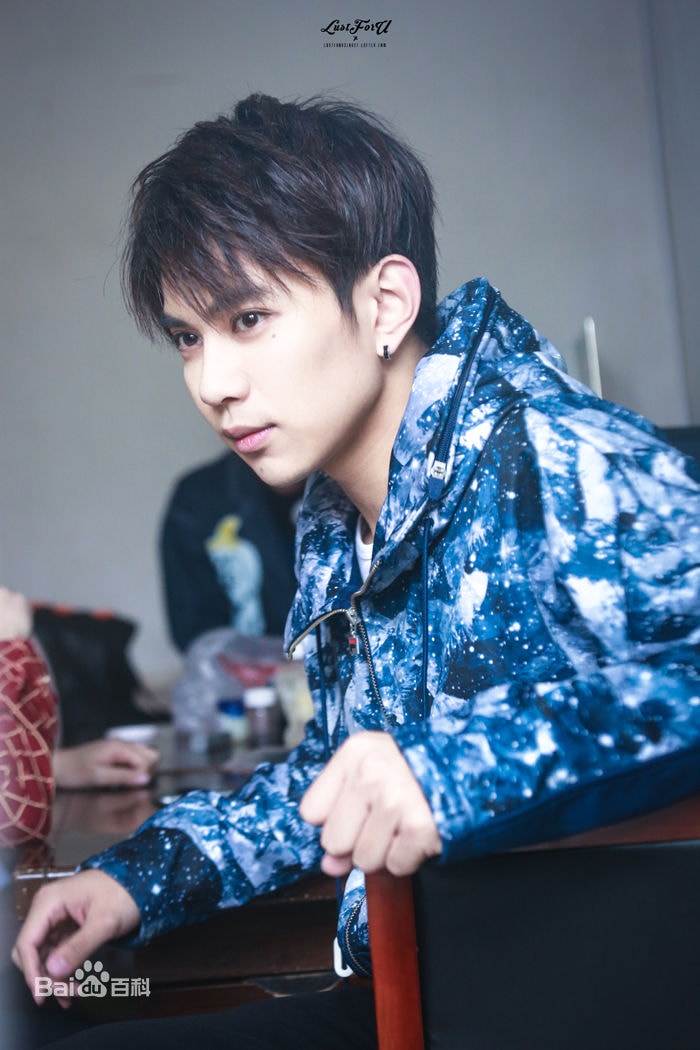 http://www.119127.cn/pics/star/pic/1b9d6d68fa50d4efe8b62058dd097192.jpg