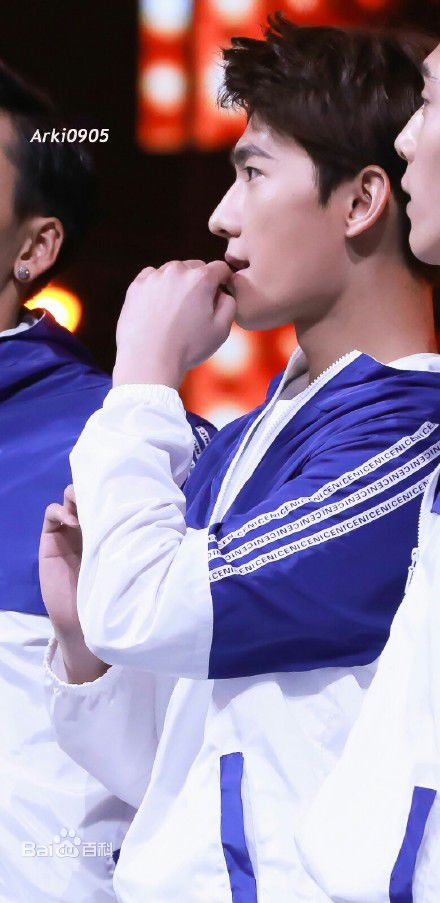 http://www.119127.cn/pics/star/pic/1f6f730f75f5ed5a808bdd57bb8ab11b.jpg
