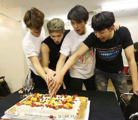 http://www.119127.cn/pics/star/pic/1fb9d50efae5e4acc08e16319b6d8a86.jpg