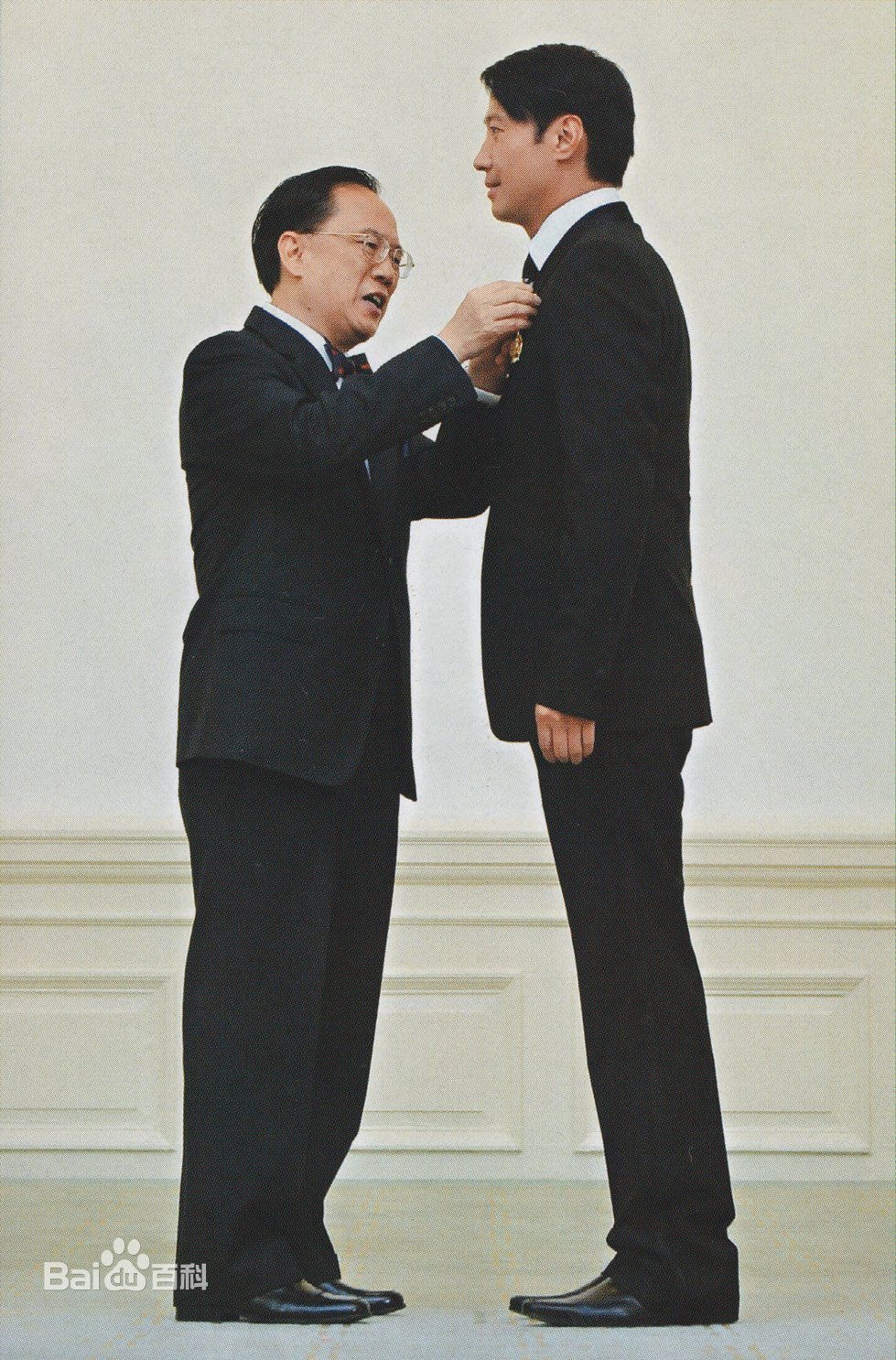 http://www.119127.cn/pics/star/pic/322bfc4e195cbb2440c9e679c93da76e.jpg