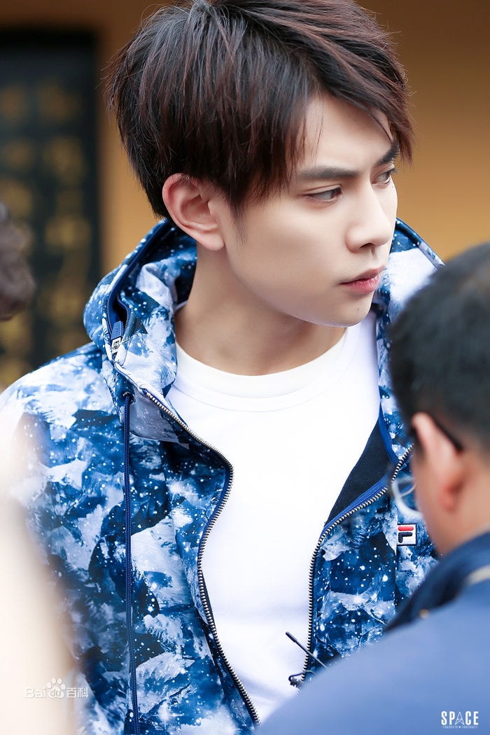 http://www.119127.cn/pics/star/pic/32b41118e04a15beddafa0d28d1f0d30.jpg