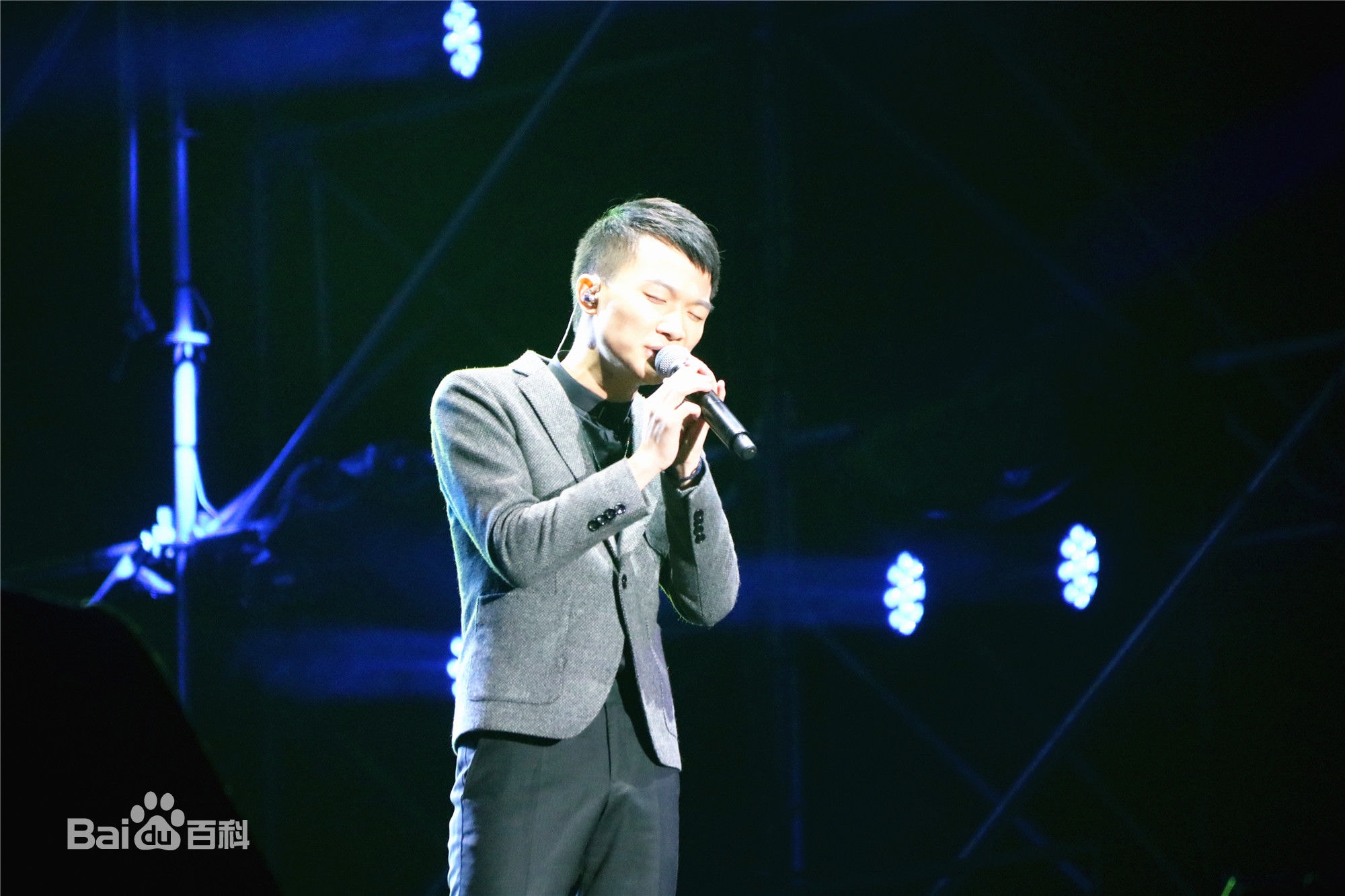 http://www.119127.cn/pics/star/pic/32c071a9b3386553fef4a5f78f7d7c8f.jpg