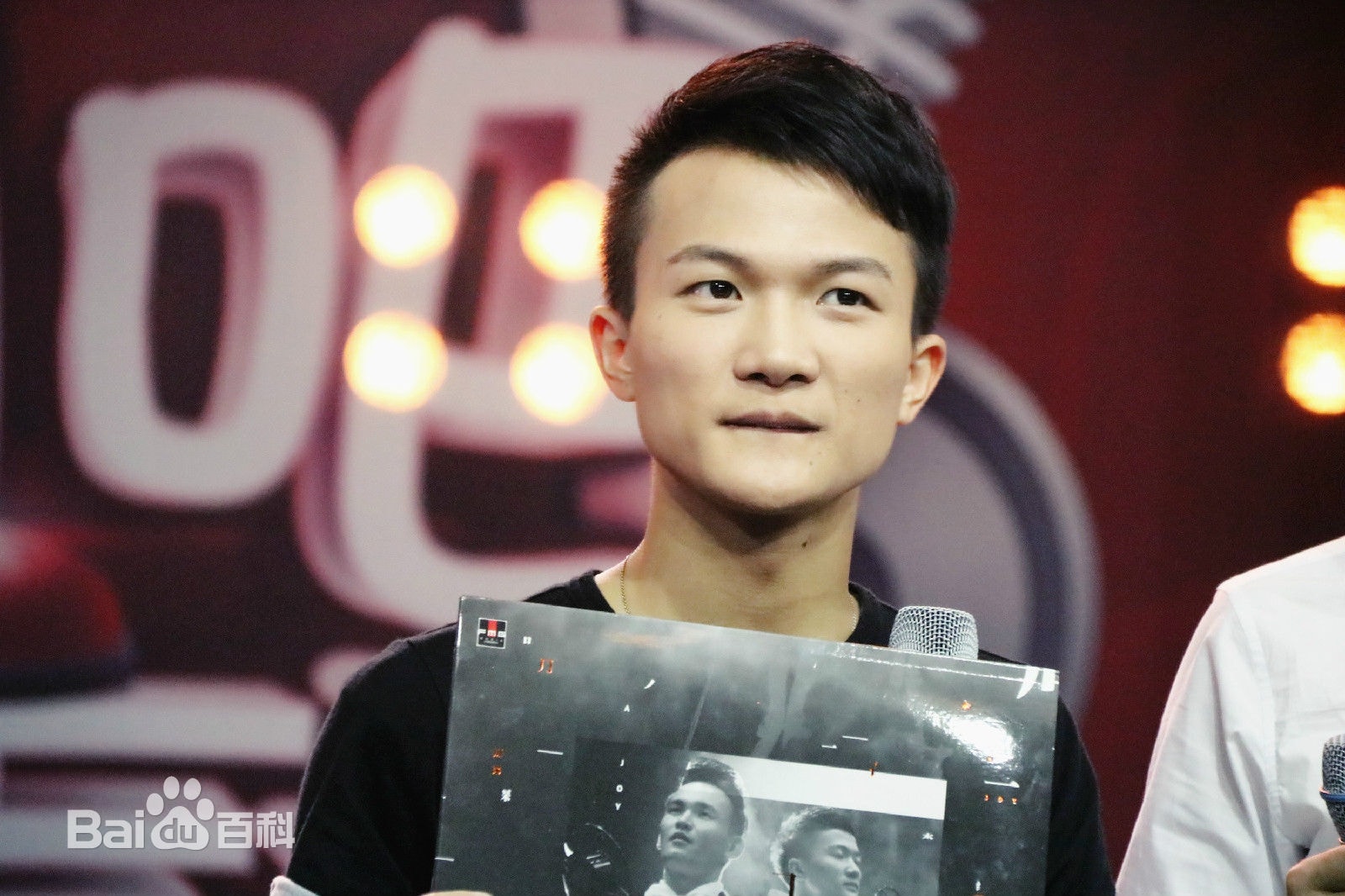http://www.119127.cn/pics/star/pic/33f88c403164e1500c257032ab266821.jpg