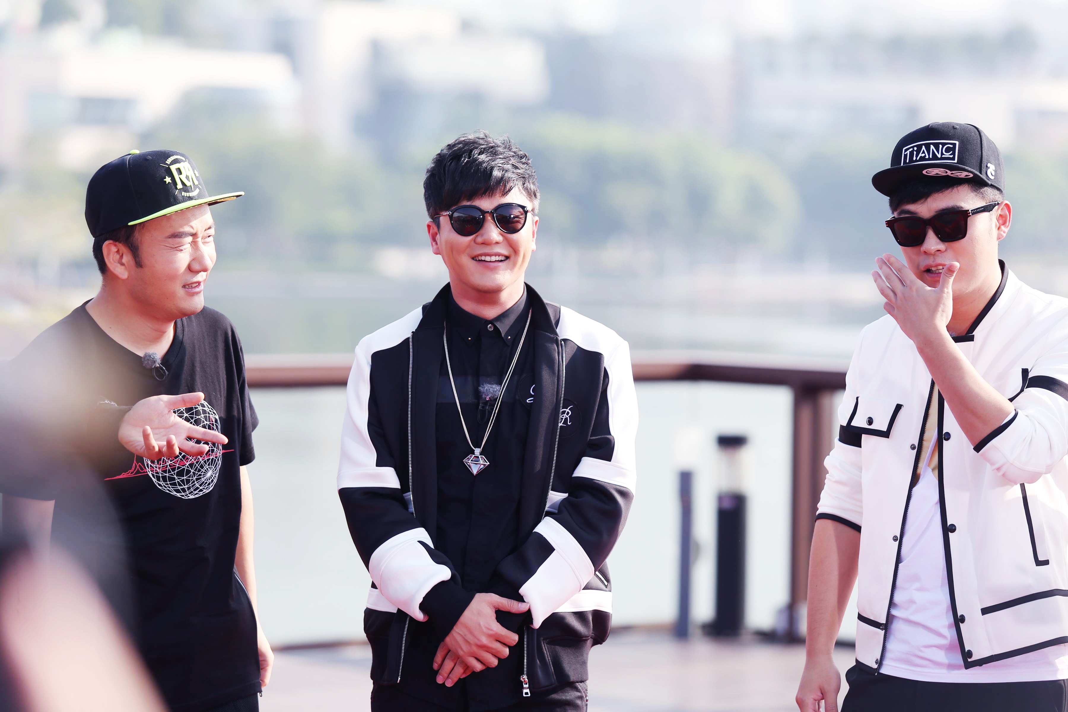 http://www.119127.cn/pics/star/pic/35b75e67290b46fd9130bd413aff0bf4.jpg