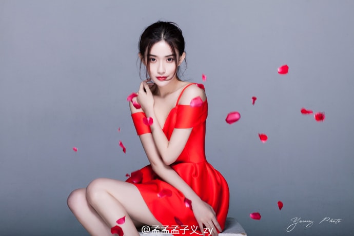http://www.119127.cn/pics/star/pic/393b80a1c108f383a7590b691ecaf229.jpg