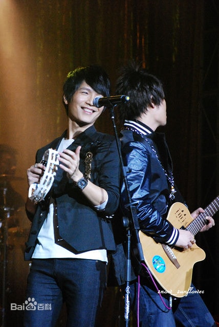 http://www.119127.cn/pics/star/pic/3ba1c7f13a6979ef5074475f665dbd18.jpg