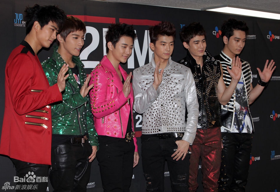 http://www.119127.cn/pics/star/pic/556697000aaa68b6298ef23782a3bdcc.jpg