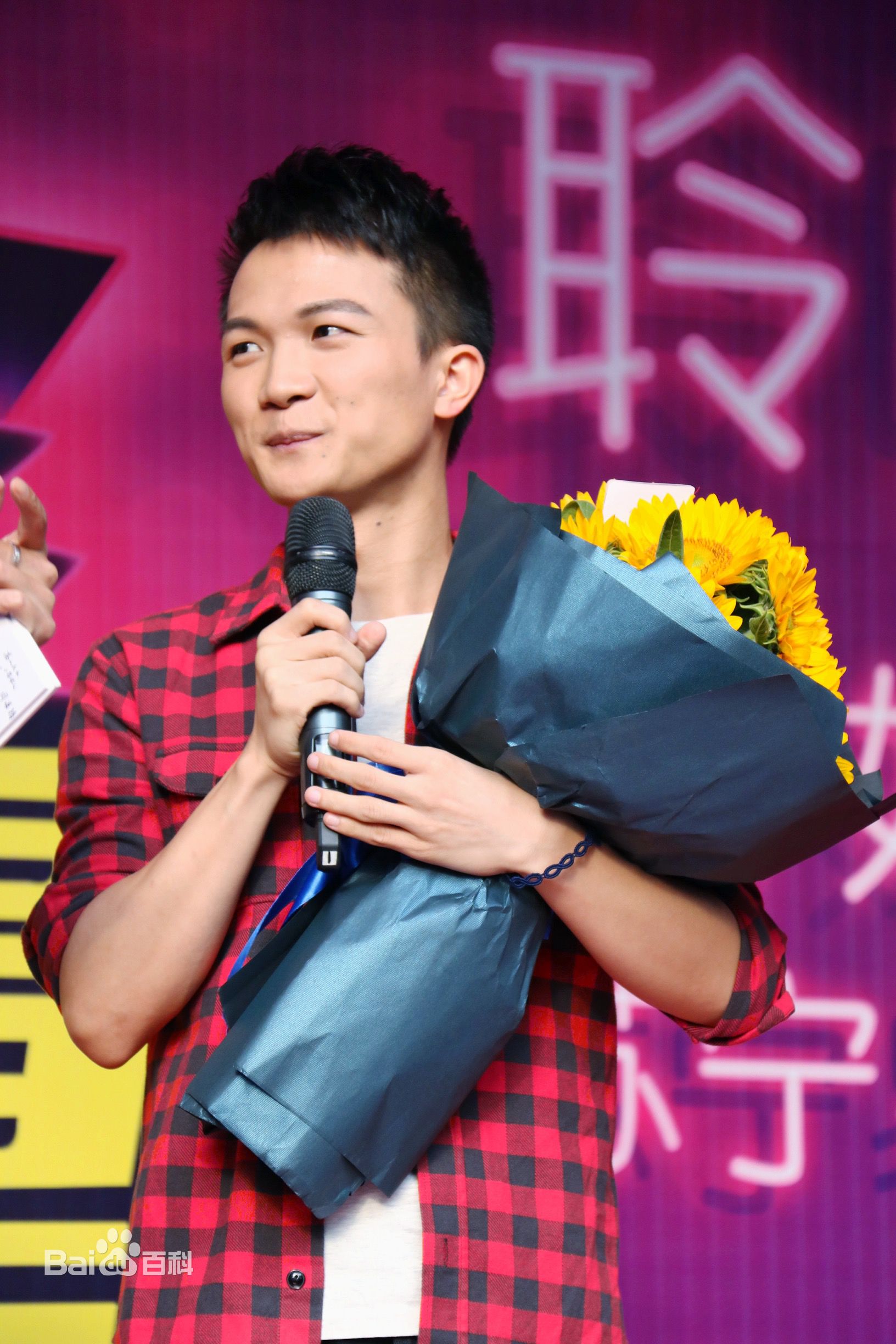 http://www.119127.cn/pics/star/pic/581e5e914d3832b7cd5ece07ff70b8ef.jpg