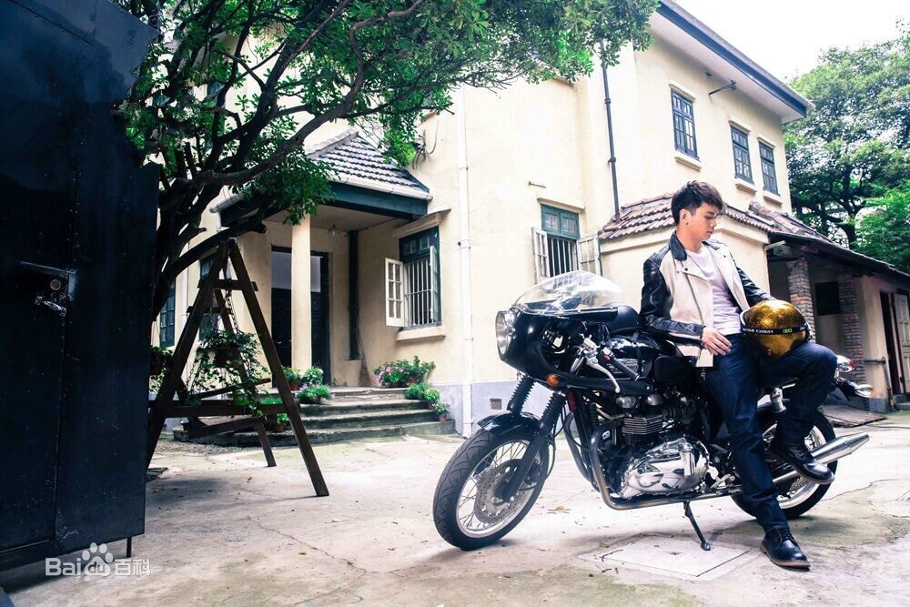 http://www.119127.cn/pics/star/pic/59624bfe80efb1fe13aaca04b93fcf84.jpg