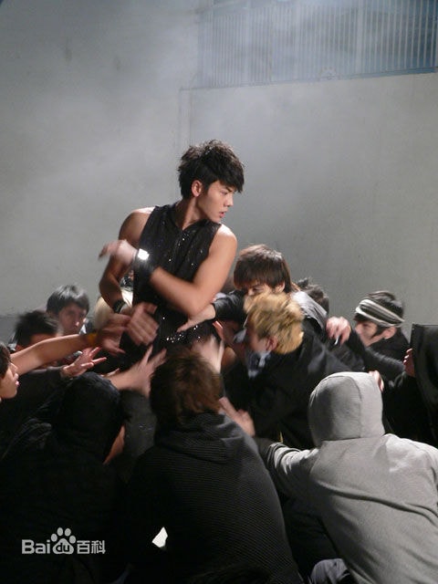 http://www.119127.cn/pics/star/pic/5a3d2d5afeb59298ed3f77f9e13552e2.jpg