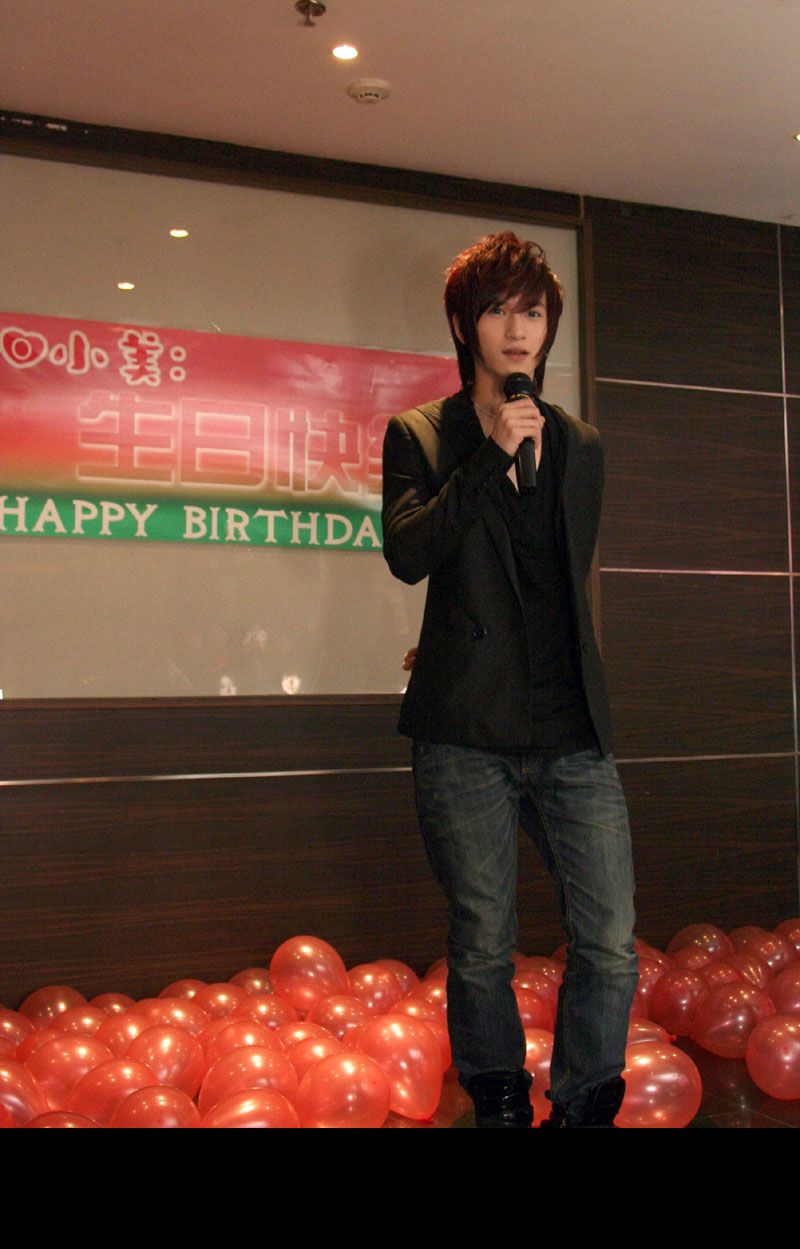 http://www.119127.cn/pics/star/pic/5f7a/ea6282c5ea778ae6e65cd471ffbf.jpg