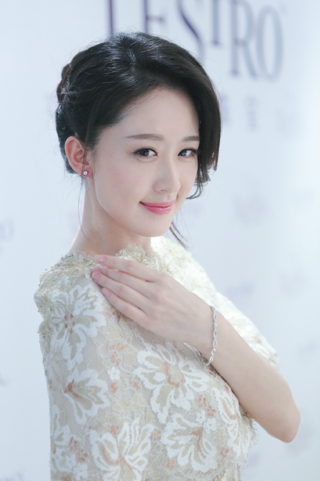 http://www.119127.cn/pics/star/pic/646583b3af434fc488dc20f23943d619.jpg
