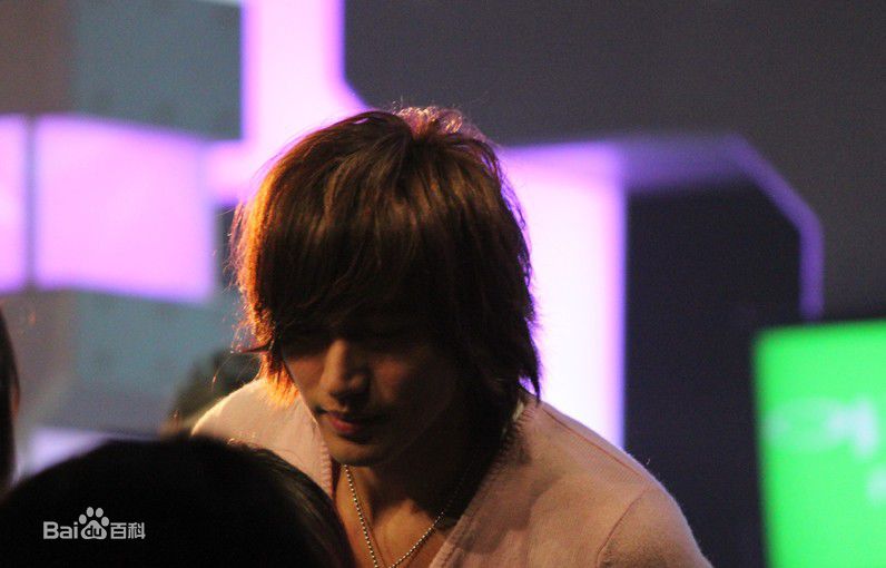 http://www.119127.cn/pics/star/pic/6b970f1ba24225b1c6f80a1d2a774040.jpg