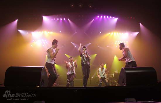 http://www.119127.cn/pics/star/pic/6d6ff4217a7752f32012e8cb2a7a09ee.jpg