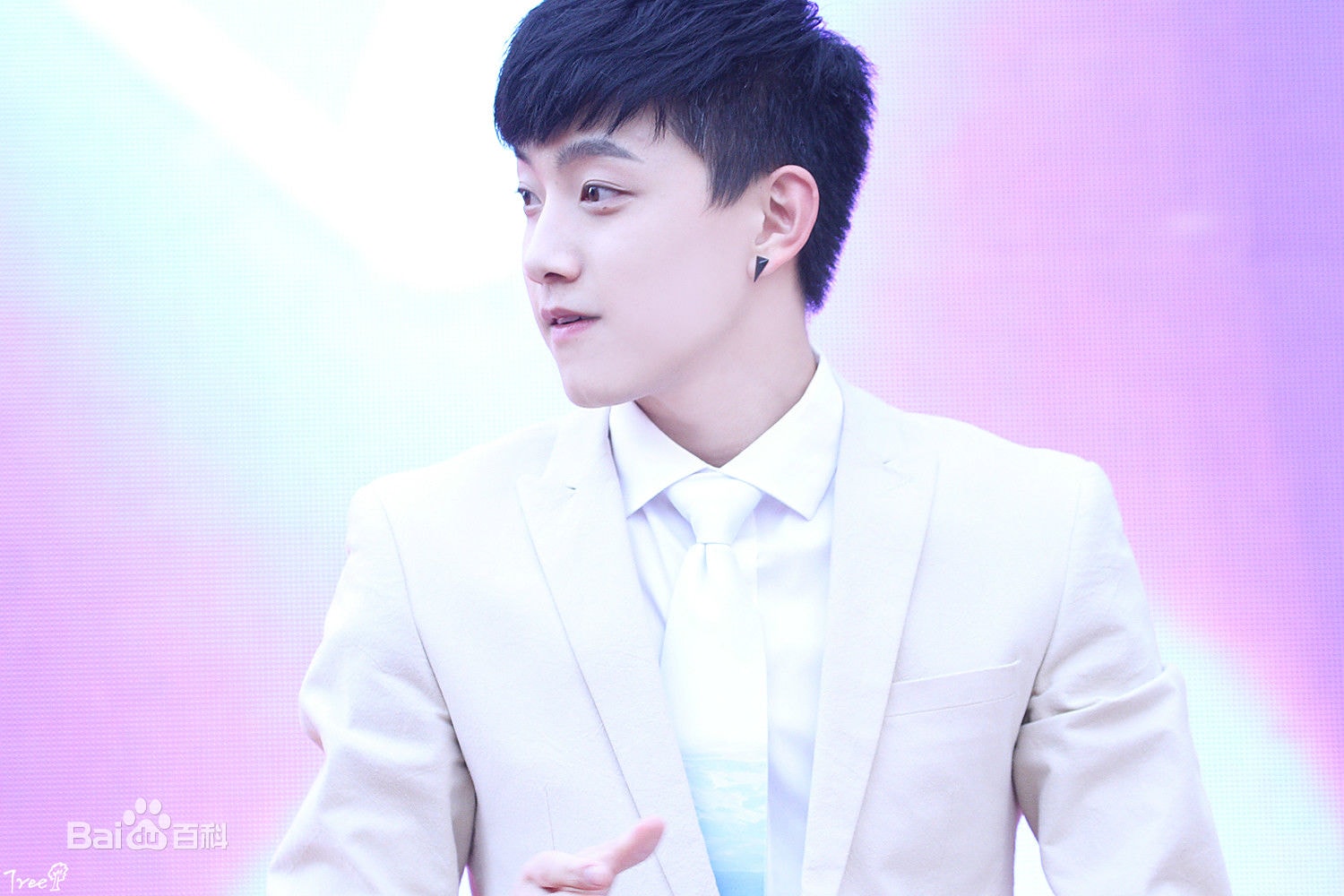 http://www.119127.cn/pics/star/pic/70410b86e4965c306c9df1fa18e244fd.jpg
