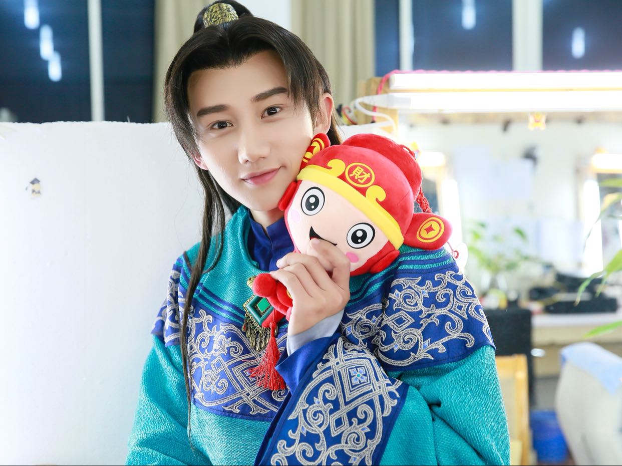 http://www.119127.cn/pics/star/pic/7373356a7a170f293a3e56fcaf7c6e36.jpg