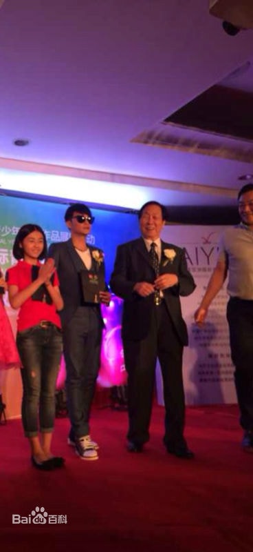 http://www.119127.cn/pics/star/pic/85db0f0a12bc7413e29eb703708a9e69.jpg
