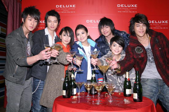 http://www.119127.cn/pics/star/pic/87a15f3deb557cd8b264a7d2b08df8e7.jpg