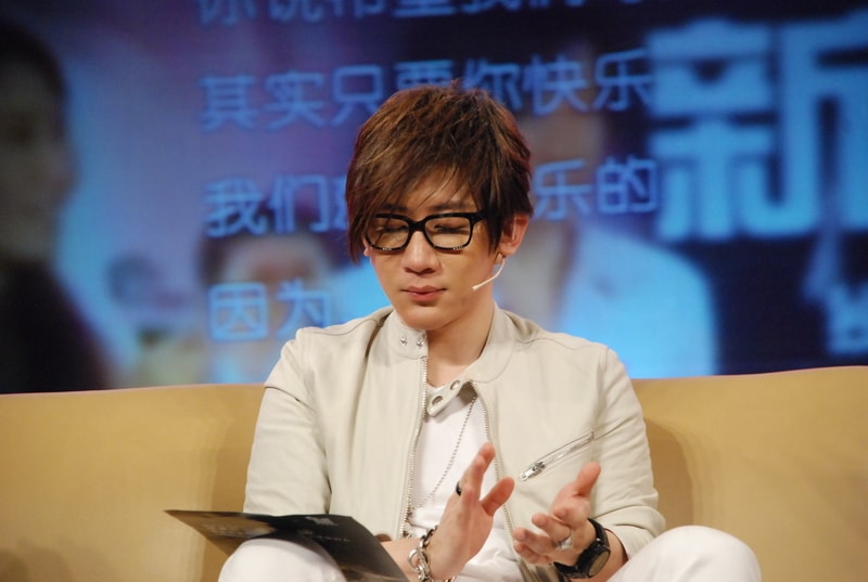 http://www.119127.cn/pics/star/pic/8ca4c4257b78e93f644d2a4b553099e3.jpg