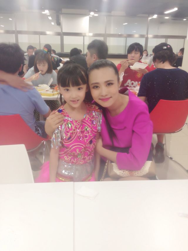 http://www.119127.cn/pics/star/pic/8cbde464a1417ca5c77eafd98d23d6ca.jpg