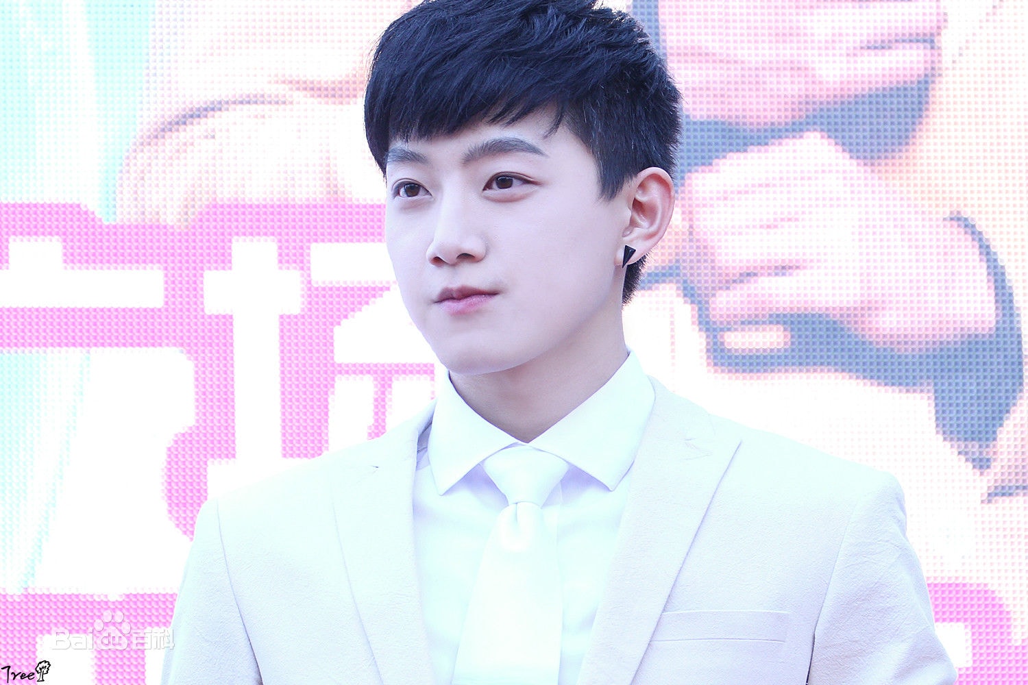 http://www.119127.cn/pics/star/pic/932cc708b7f8126148ed4678bb1a886f.jpg