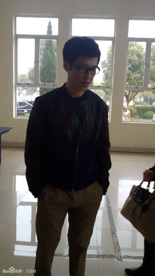 http://www.119127.cn/pics/star/pic/962f/5585f26ed54c7e182ece1e963fbd.jpg