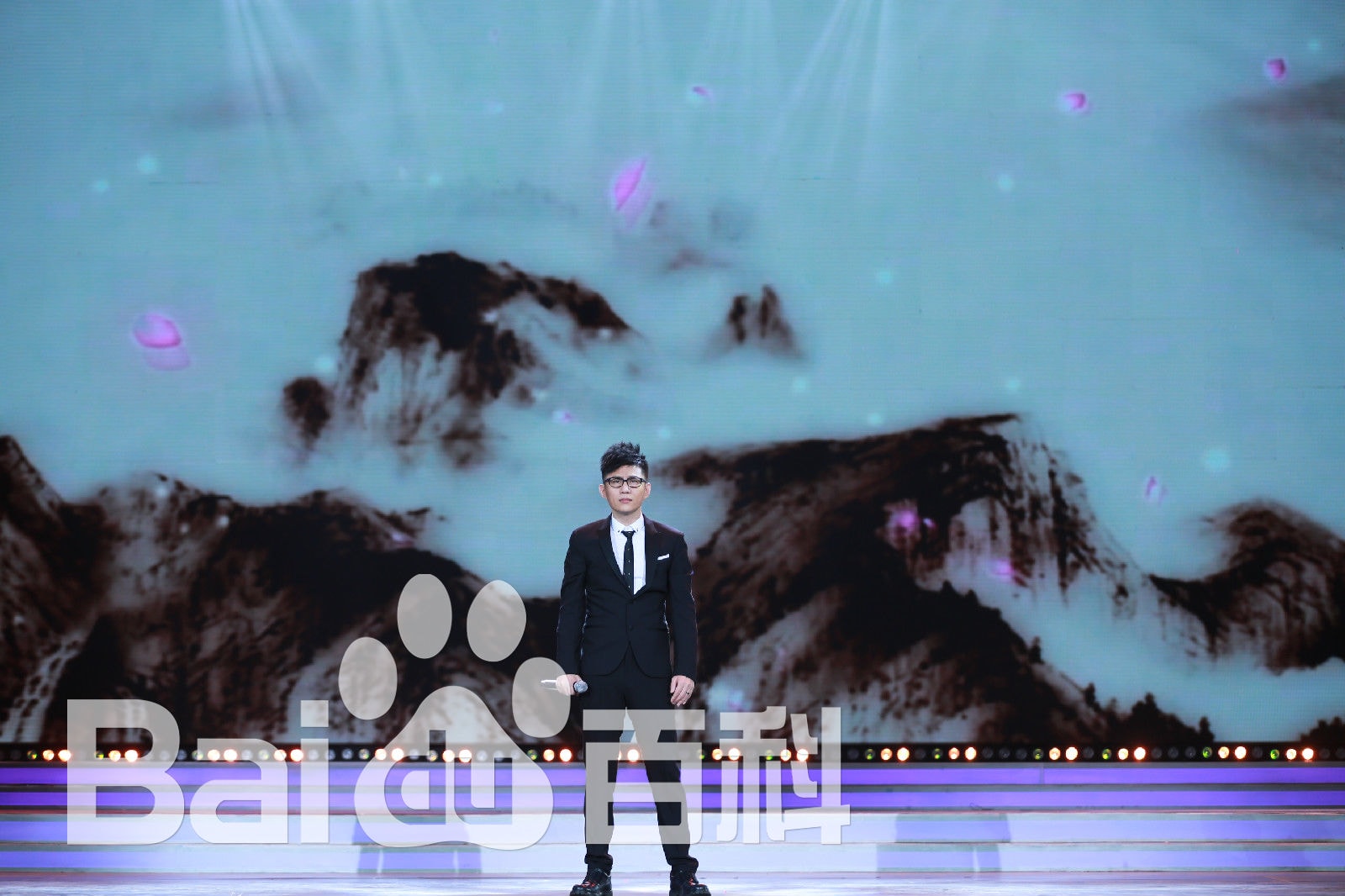 http://www.119127.cn/pics/star/pic/96b04cece2d73e5de71668990fe72d53.jpg