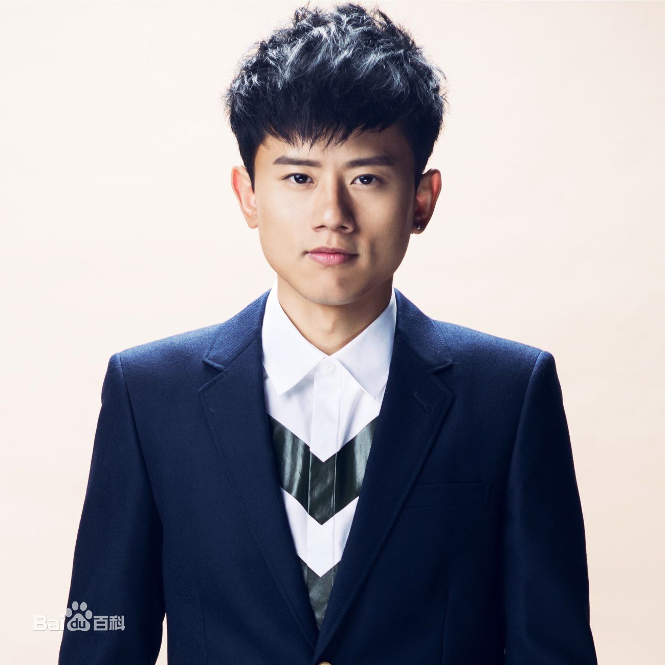 http://www.119127.cn/pics/star/pic/98f49b0101ec40803f8cca5dfb894e21.jpg
