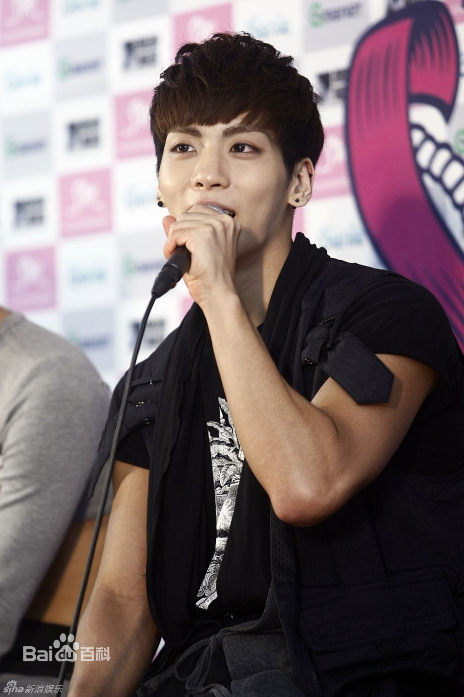 http://www.119127.cn/pics/star/pic/a1262db2518bd8b56578a3abc96e7c15.jpg