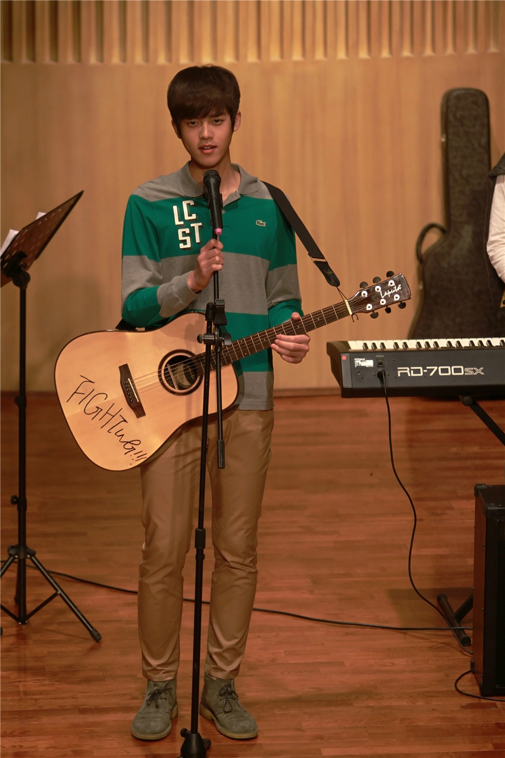 http://www.119127.cn/pics/star/pic/a552/805f15860a1e49d5f4a0a0e7c65a.jpg
