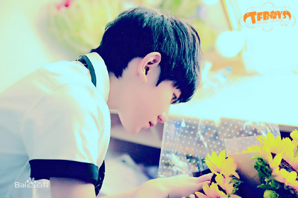 http://www.119127.cn/pics/star/pic/a7fa21ceafc3cdba7f42efa1500191fc.jpg