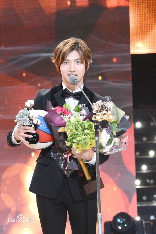 http://www.119127.cn/pics/star/pic/b456ab961229fbdaebc14c298d1a03bd.jpg
