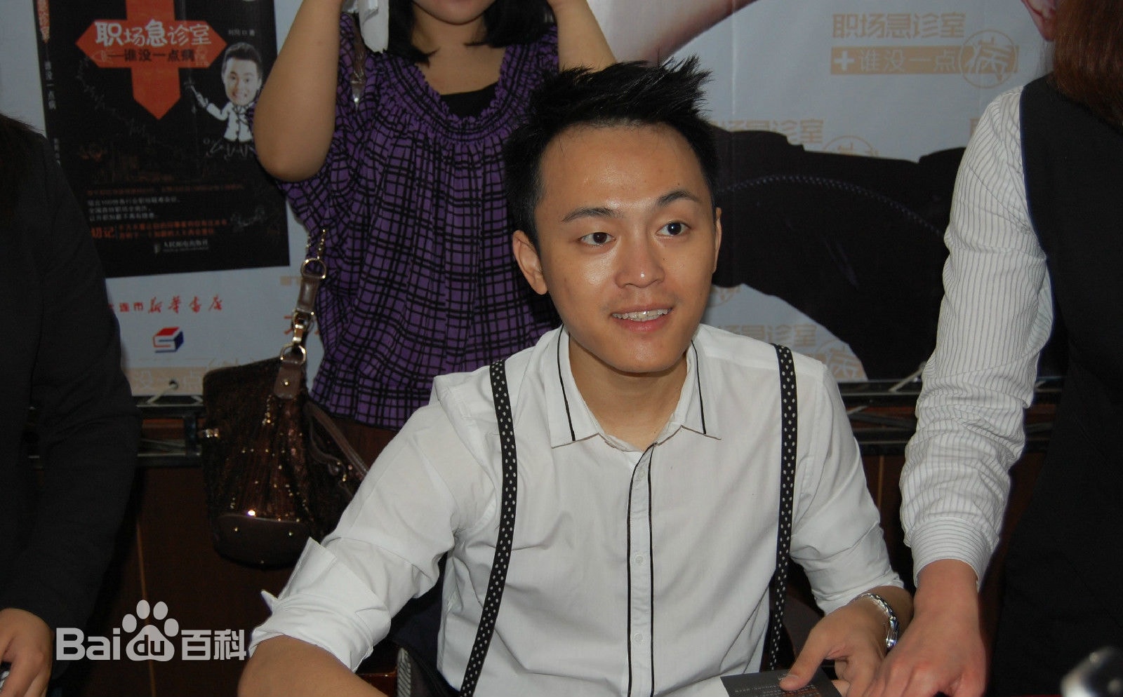 http://www.119127.cn/pics/star/pic/c035388e9818ebef624603651c70b7b7.jpg